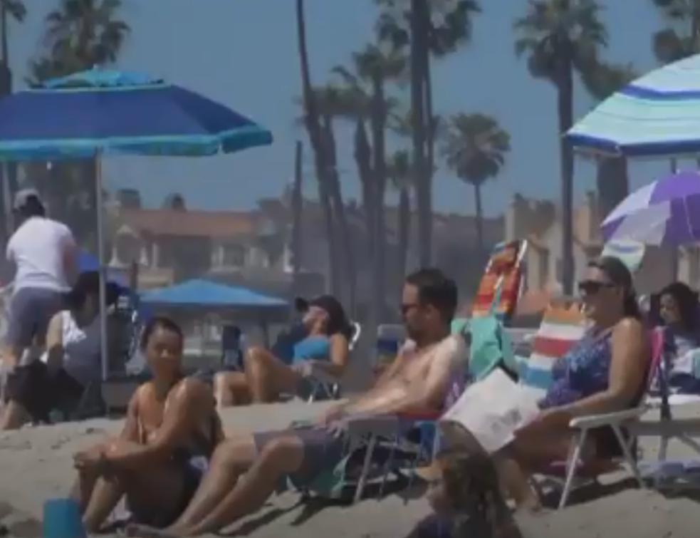 KALIFORNIJSKE PLAŽE PUNE: Kao da nije pandemija (FOTO/VIDEO)